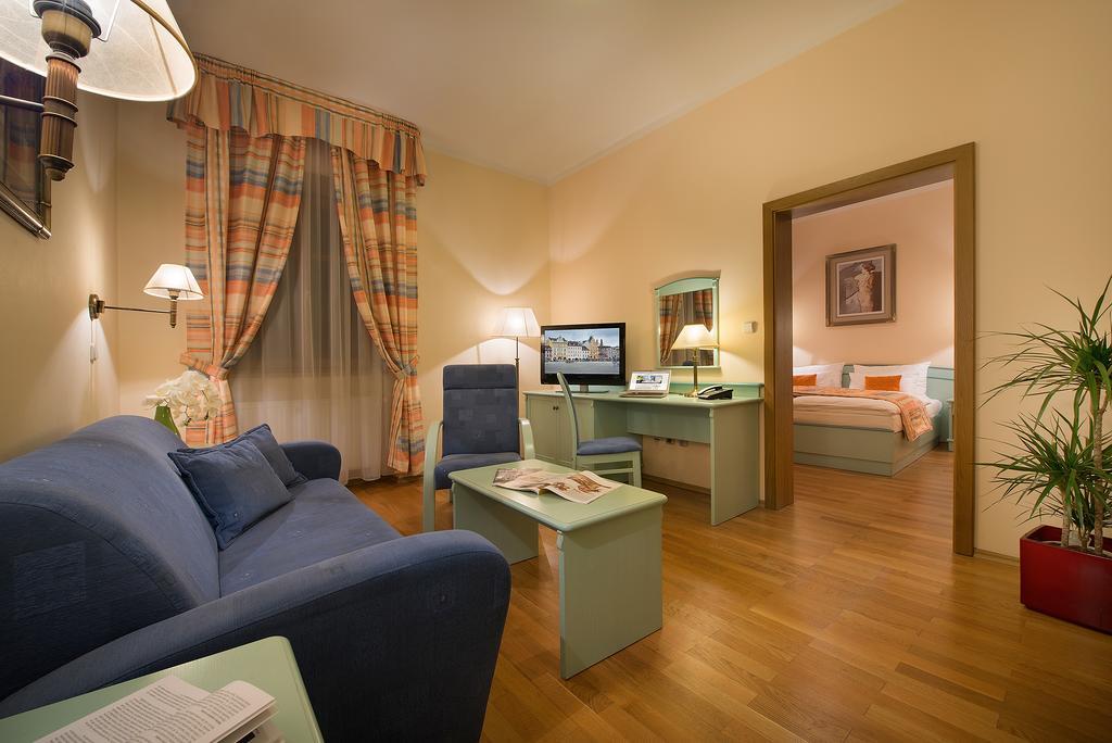 Old Town Bed & Breakfast Ceske Budejovice Bagian luar foto