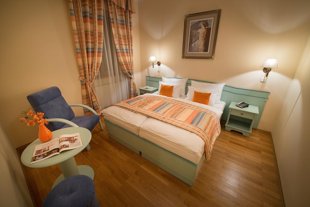 Old Town Bed & Breakfast Ceske Budejovice Bagian luar foto